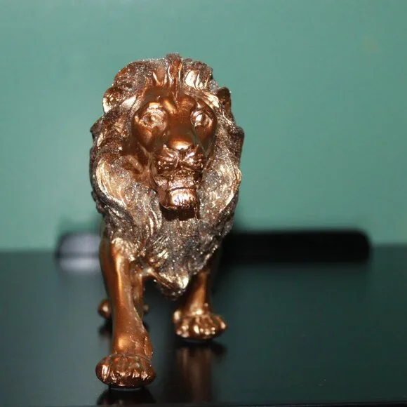 Brand New Gold Resin Lion Statue Ornament Home Decor with Glittery Head - Picture 5 of 11
